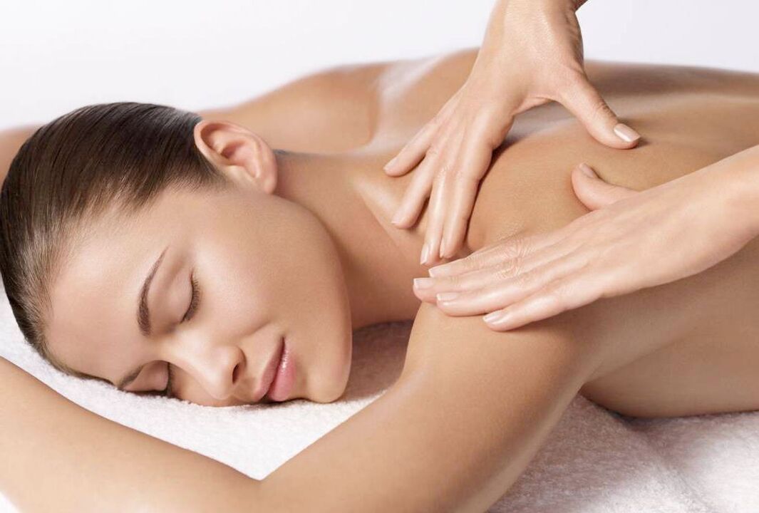 Mit Hilfe von Massagesitzungen können Sie die Symptome von Schmerzen und Schwindel bei zervikaler Osteochondrose beseitigen.